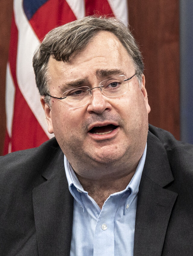 Reid Hoffman Built LinkedIn in His Living Room Six Months After Leaving PayPal